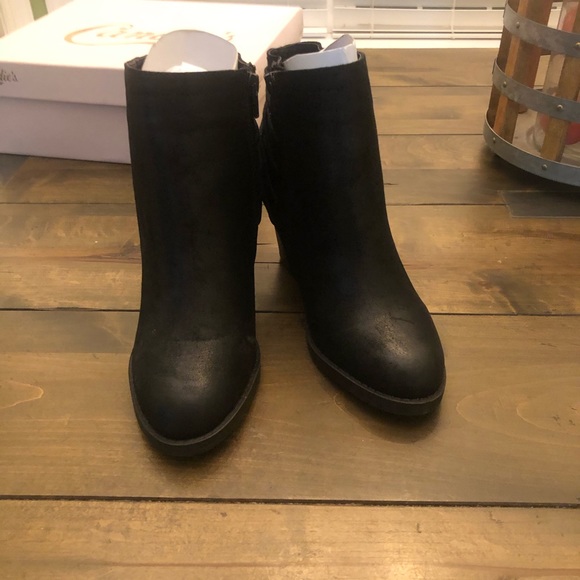 Candie’s Black Boots - Picture 12 of 14